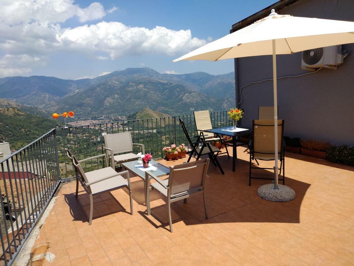 Casa Donna Franca Apartment กัสตีลโยเน ดิ ซิชีเลีย ภายนอก รูปภาพ